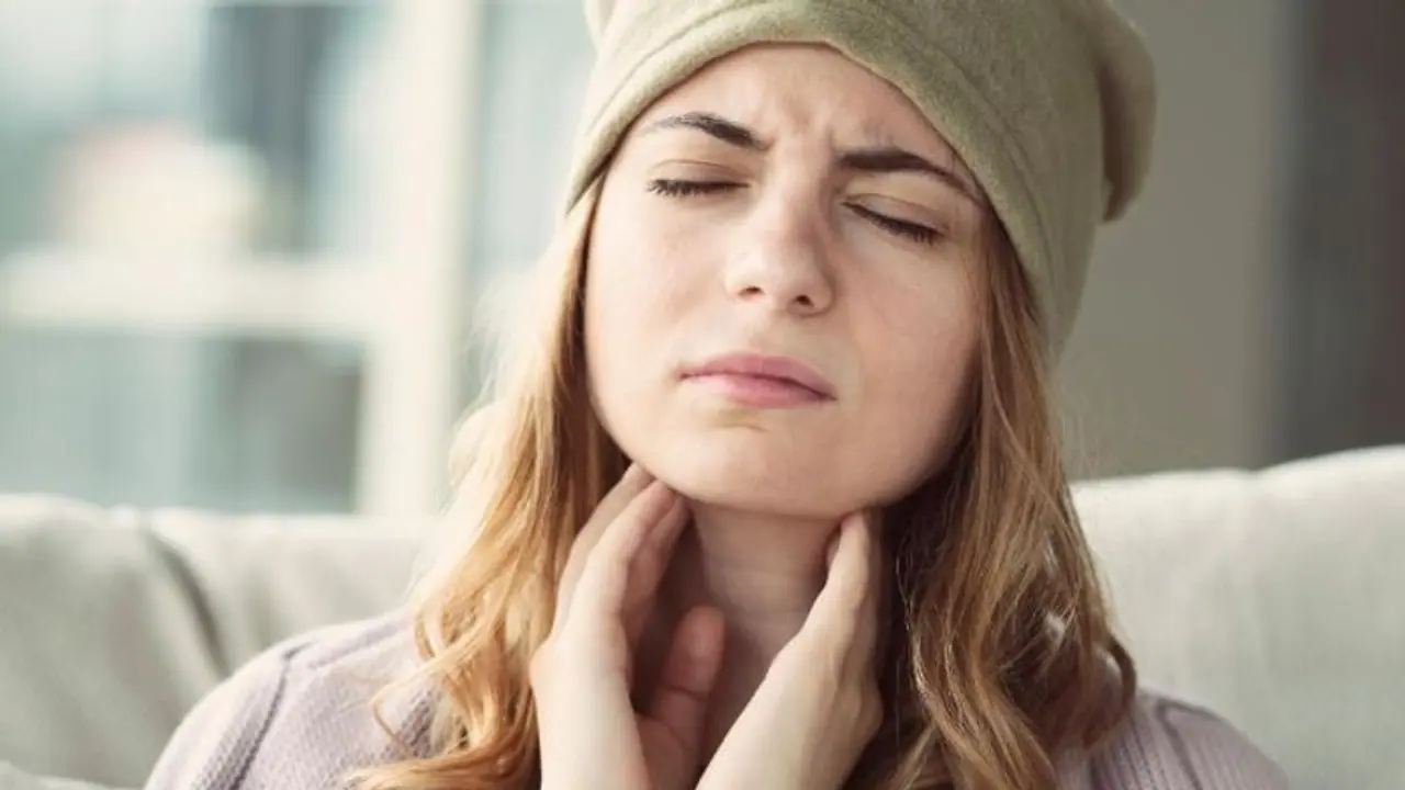 കാലാവസ്ഥാ മാറ്റവും തൊണ്ടവേദനയും; ശ്രദ്ധിക്കേണ്ട കാര്യങ്ങള്... കാലാവസ്ഥാ മാറ്റവും തൊണ്ടവേദനയും; ശ്രദ്ധിക്കേണ്ട കാര്യങ്ങള്...