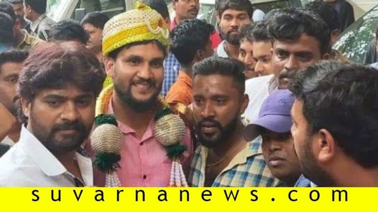 'ಝೀರೋ ಟ್ರಾಫಿಕ್ ಹೀರೋ' : ಹನೀಫ್ ಕಾರ್ಯಕ್ಕೆ ವ್ಯಾಪಕ ಶ್ಲಾಘನೆ 'ಝೀರೋ ಟ್ರಾಫಿಕ್ ಹೀರೋ' : ಹನೀಫ್ ಕಾರ್ಯಕ್ಕೆ ವ್ಯಾಪಕ ಶ್ಲಾಘನೆ