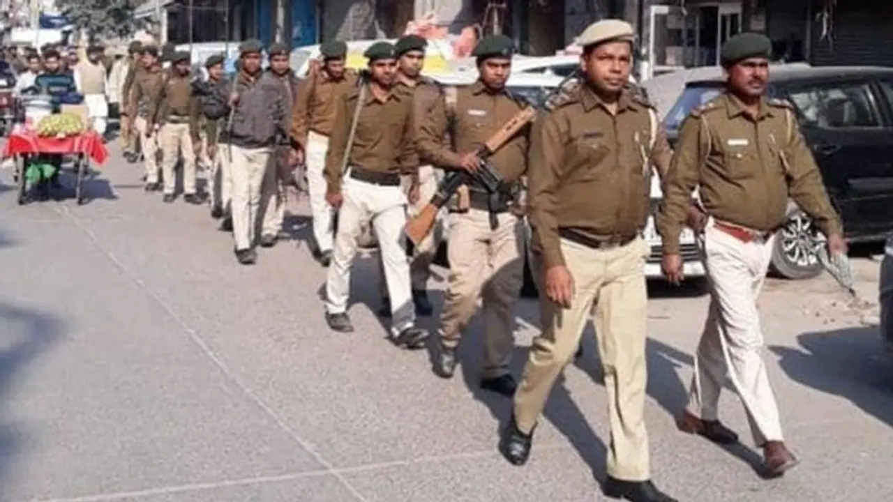 मतदान से कुछ देर पहले दिल्ली में 4 राउंड की फायरिंग ! पुलिस ने कहा हमें जानकारी नहीं है मतदान से कुछ देर पहले दिल्ली में 4 राउंड की फायरिंग ! पुलिस ने कहा हमें जानकारी नहीं है