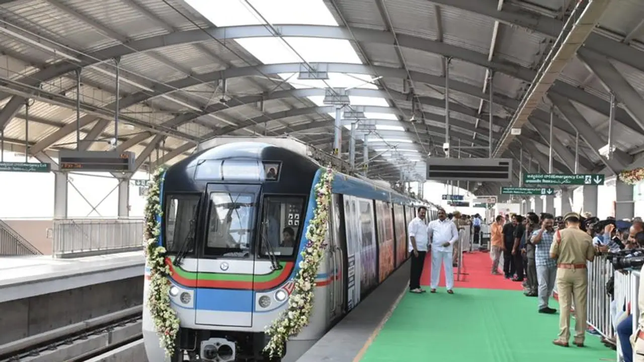 మెట్రోపై కిషన్ రెడ్డి సమీక్ష:ప్రోటోకాల్ అంశం లేవనెత్తిన బీజేపీ మెట్రోపై కిషన్ రెడ్డి సమీక్ష:ప్రోటోకాల్ అంశం లేవనెత్తిన బీజేపీ