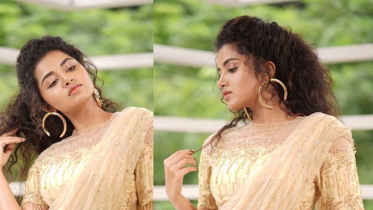 బీచ్ లో.. బికినీలో.. కన్ఫ్యూజ్ చేస్తున్న అనుపమ పరమేశ్వరన్ బీచ్ లో.. బికినీలో.. కన్ఫ్యూజ్ చేస్తున్న అనుపమ పరమేశ్వరన్