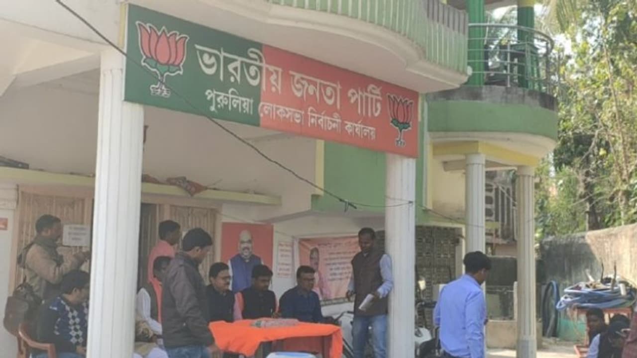 গেরুয়াশিবিরের অন্দরে বিদ্রোহের ইঙ্গিত, বিজেপি সাফাই অভিযানে বিক্ষুদ্ধরা গেরুয়াশিবিরের অন্দরে বিদ্রোহের ইঙ্গিত, বিজেপি সাফাই অভিযানে বিক্ষুদ্ধরা