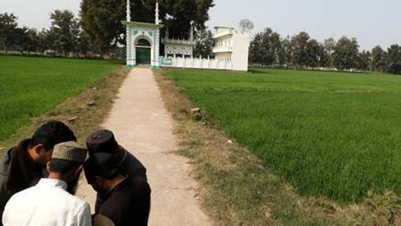 अयोध्या के इस गांव में बनेगा मस्जिद, यहां रहने वाले हिंदू भाईयों ने कहा हम करेंगे मदद अयोध्या के इस गांव में बनेगा मस्जिद, यहां रहने वाले हिंदू भाईयों ने कहा हम करेंगे मदद