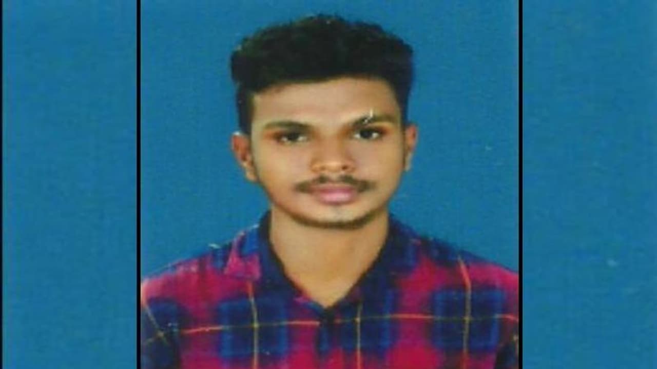 കൂട്ടുകാരോടൊപ്പം കുളത്തിൽ കുളിക്കാനിറങ്ങിയ പത്താം ക്ലാസ് വിദ്യാർഥി മുങ്ങി മരിച്ചു കൂട്ടുകാരോടൊപ്പം കുളത്തിൽ കുളിക്കാനിറങ്ങിയ പത്താം ക്ലാസ് വിദ്യാർഥി മുങ്ങി മരിച്ചു