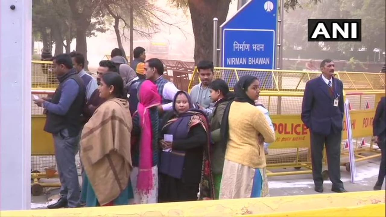 ఢిల్లీ ఓటర్లకు బంపర్ ఆఫర్.. బస్సు, విమానం అన్నీ ఫ్రీగానే.. ఢిల్లీ ఓటర్లకు బంపర్ ఆఫర్.. బస్సు, విమానం అన్నీ ఫ్రీగానే..