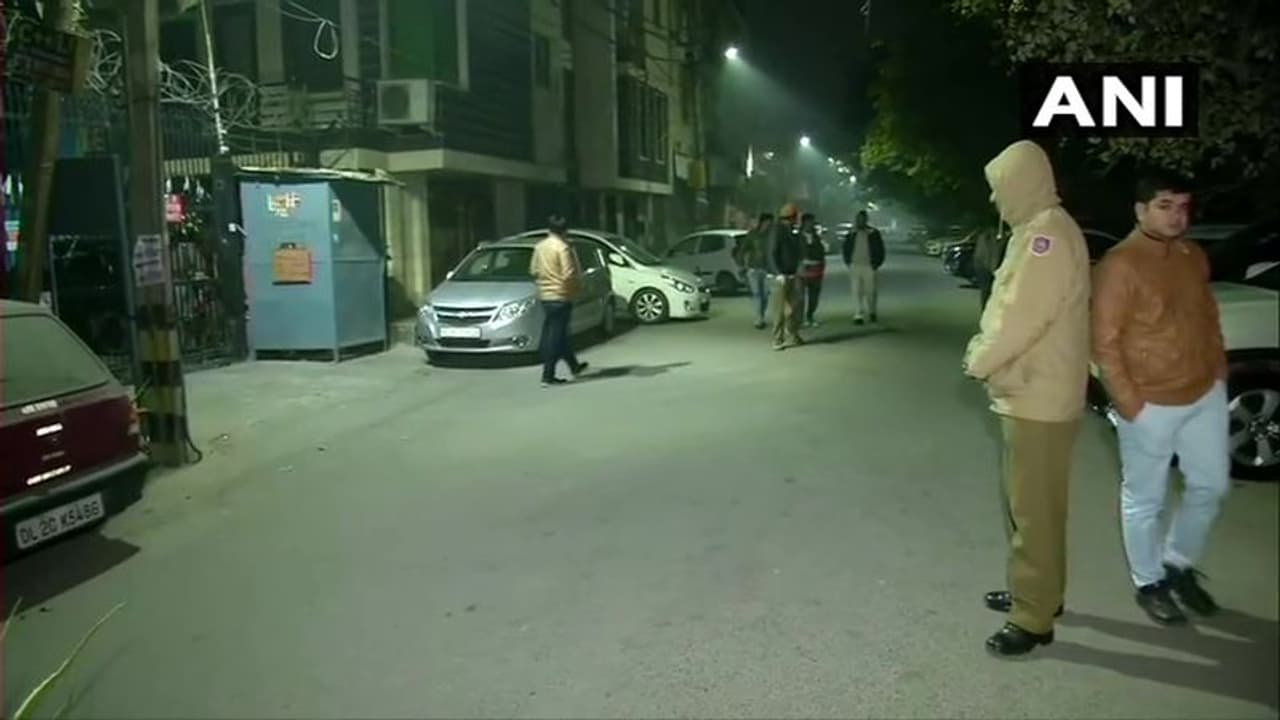 ఢిల్లీ మహిళా ఎస్ఐని కాల్చి చంపిన బ్యాచ్ మేట్: అతను ఆత్మహత్య ఢిల్లీ మహిళా ఎస్ఐని కాల్చి చంపిన బ్యాచ్ మేట్: అతను ఆత్మహత్య