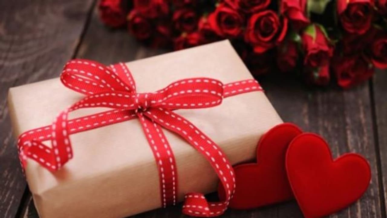 പ്രണയദിനത്തില് കയ്യിൽ പണമില്ലേ? ഇതാ നിങ്ങളുടെ കൈയിലൊതുങ്ങുന്ന സമ്മാനങ്ങള്... പ്രണയദിനത്തില് കയ്യിൽ പണമില്ലേ? ഇതാ നിങ്ങളുടെ കൈയിലൊതുങ്ങുന്ന സമ്മാനങ്ങള്...