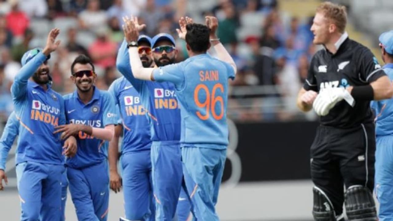 ഓക്ലന്ഡ് ഏകദിനത്തില് ഇന്ത്യക്ക് മേല്ക്കൈ; ന്യൂസിലന്ഡിന് തകര്ച്ച ഓക്ലന്ഡ് ഏകദിനത്തില് ഇന്ത്യക്ക് മേല്ക്കൈ; ന്യൂസിലന്ഡിന് തകര്ച്ച