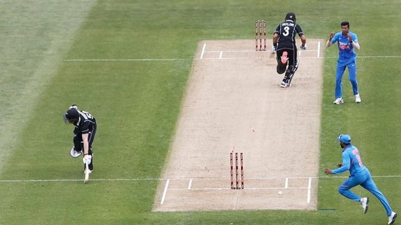 జడేజా సూపర్ త్రో... ఔరా అంటున్న నెటిజన్లు జడేజా సూపర్ త్రో... ఔరా అంటున్న నెటిజన్లు