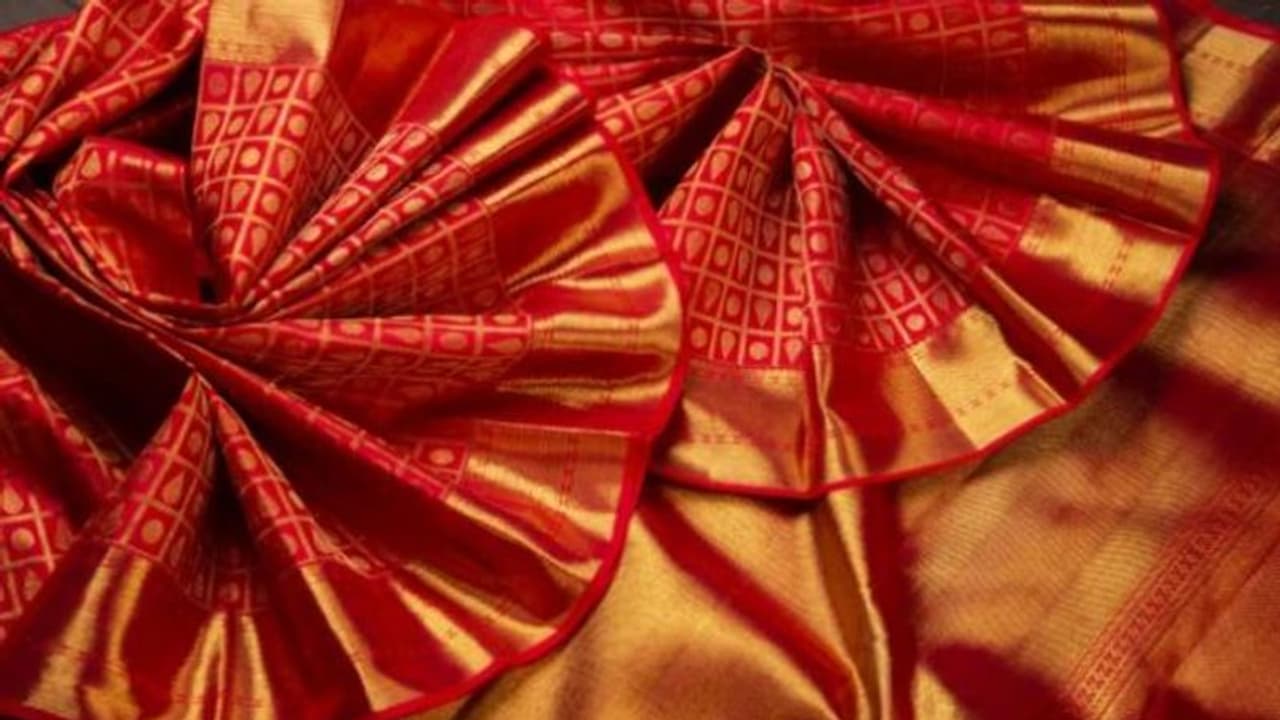 വിവാഹച്ചടങ്ങിൽ വധുവിന്റെ സാരിയെ ചൊല്ലി തർക്കം; വരനും കുടുംബവും വിവാഹത്തിൽനിന്ന് പിൻമാറി വിവാഹച്ചടങ്ങിൽ വധുവിന്റെ സാരിയെ ചൊല്ലി തർക്കം; വരനും കുടുംബവും വിവാഹത്തിൽനിന്ന് പിൻമാറി