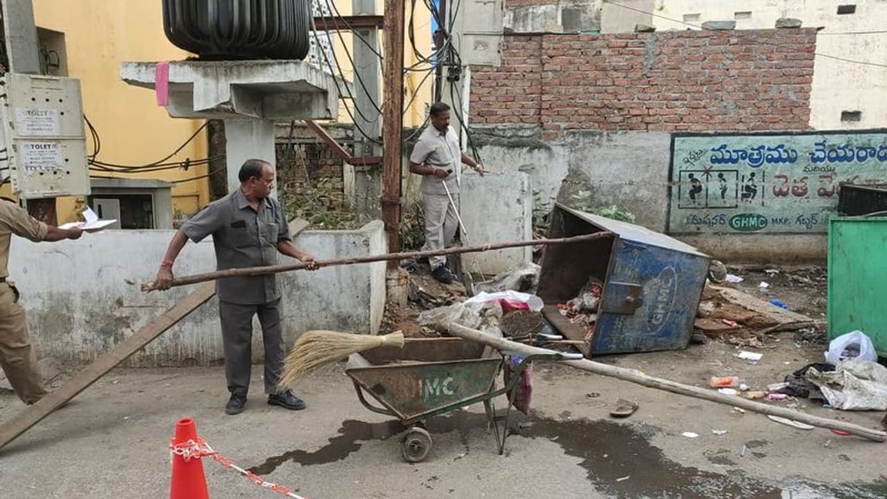 ముషీరాబాద్ లో కలకలం.. చెత్తకుప్పలో కెమికల్ డబ్బా పేలి... ముషీరాబాద్ లో కలకలం.. చెత్తకుప్పలో కెమికల్ డబ్బా పేలి...