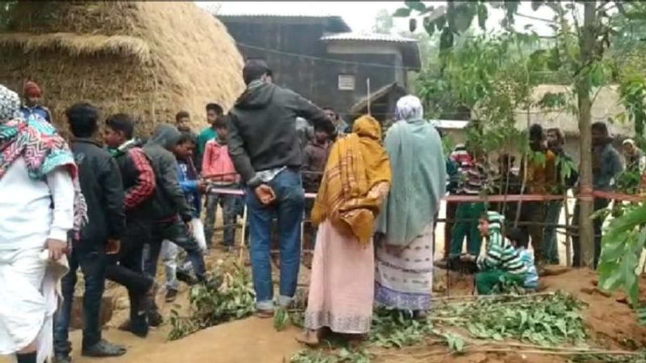 ভিত খুঁড়তে গিয়ে হদিশ মিলল সুড়ঙ্গের, ঘটনায় চাঞ্চল্য পূর্ব বর্ধমানে ভিত খুঁড়তে গিয়ে হদিশ মিলল সুড়ঙ্গের, ঘটনায় চাঞ্চল্য পূর্ব বর্ধমানে
