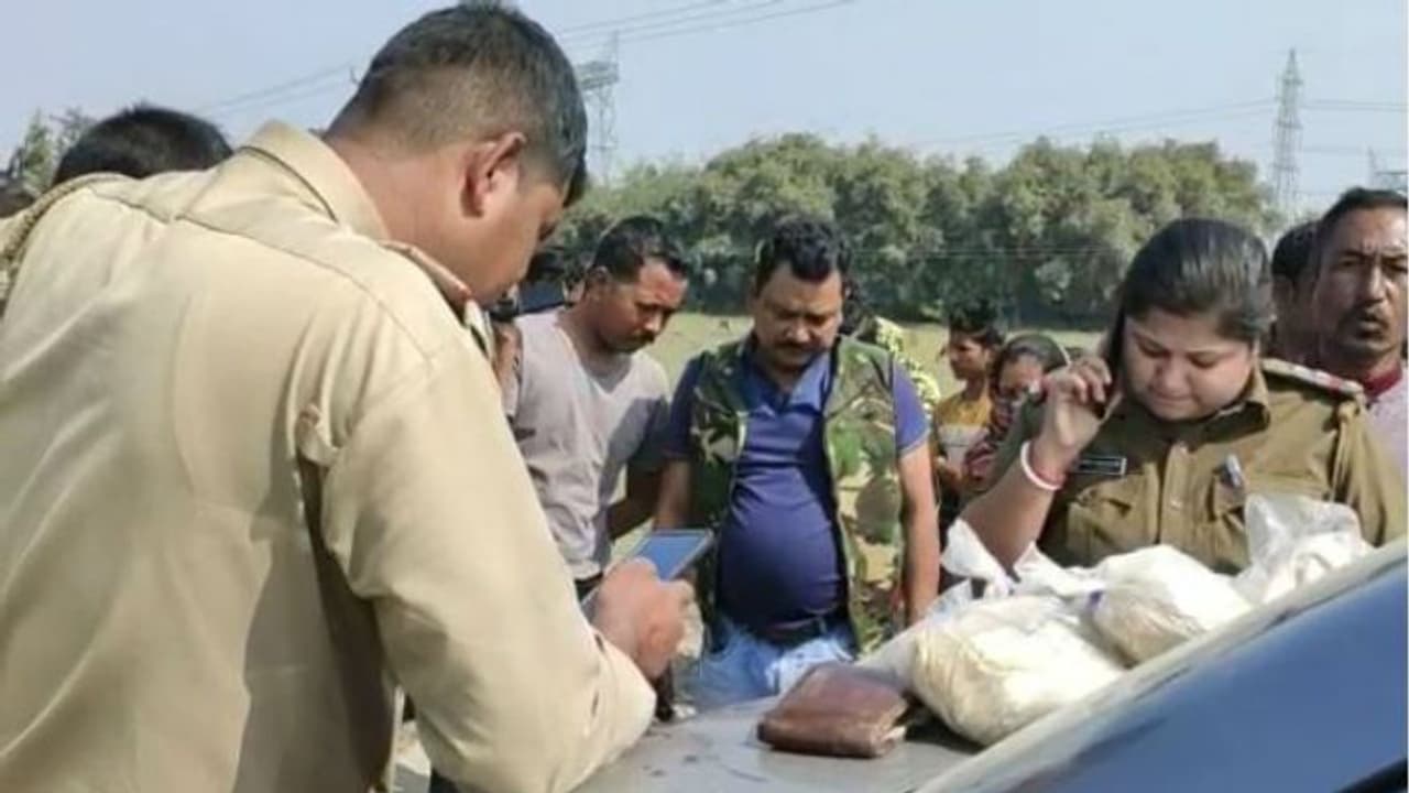 পাচারের আগেই মাঝপথে গ্রেফতার, শিলিগুড়িতে উদ্ধার ১২ কোটির মাদক পাচারের আগেই মাঝপথে গ্রেফতার, শিলিগুড়িতে উদ্ধার ১২ কোটির মাদক