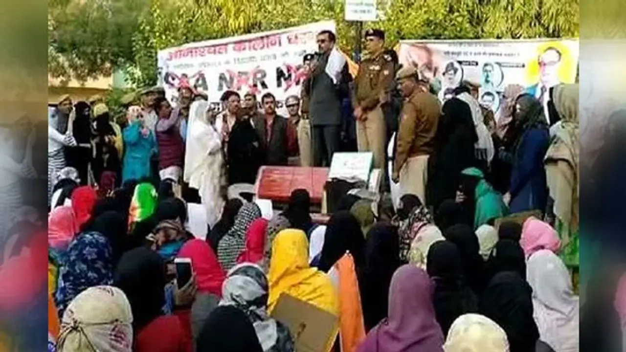 ಬೆಳಗಾವಿ: CAA ವಿರೋಧಿಸಿ ಮುಸ್ಲಿಂ ಮಹಿಳೆಯರಿಂದ ಬೃಹತ್ ಮೌನ ಪ್ರತಿಭಟನೆ ಬೆಳಗಾವಿ: CAA ವಿರೋಧಿಸಿ ಮುಸ್ಲಿಂ ಮಹಿಳೆಯರಿಂದ ಬೃಹತ್ ಮೌನ ಪ್ರತಿಭಟನೆ