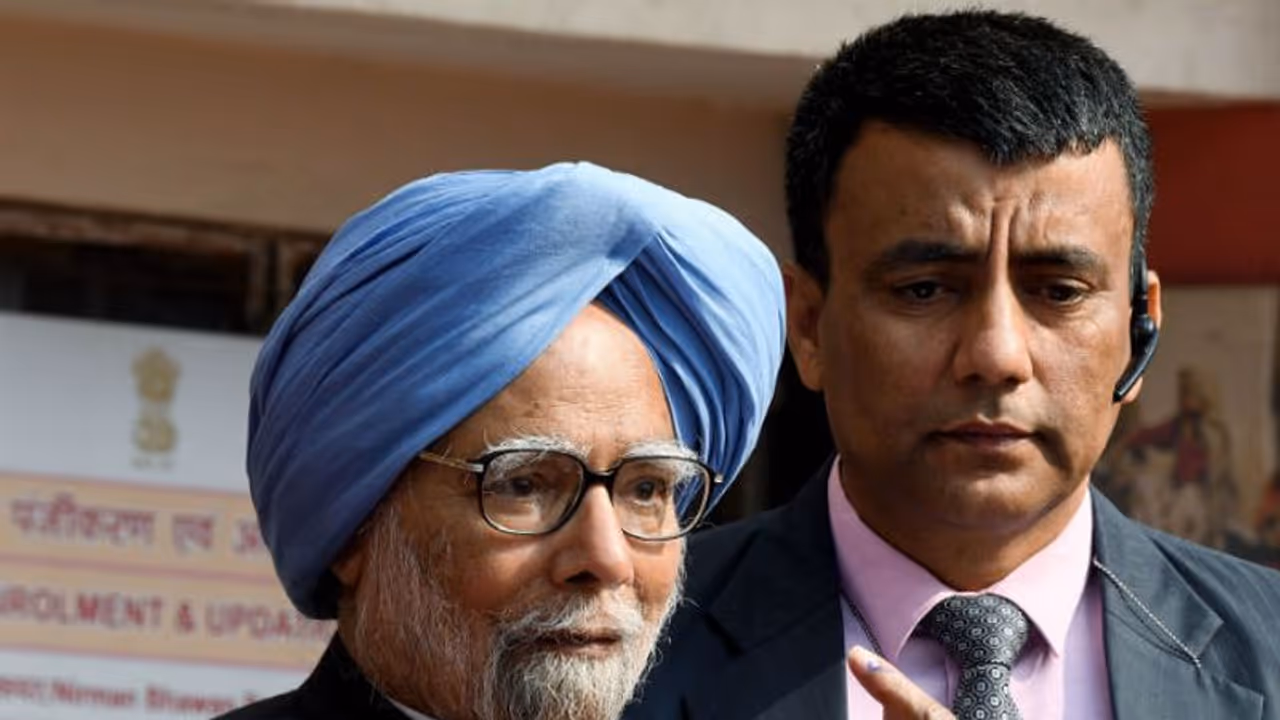 राहुल गांधी के मतभेदों के चलते इस्तीफा देने की तैयारी में मनमोहन सिंह, करीबी का दावा राहुल गांधी के मतभेदों के चलते इस्तीफा देने की तैयारी में मनमोहन सिंह, करीबी का दावा