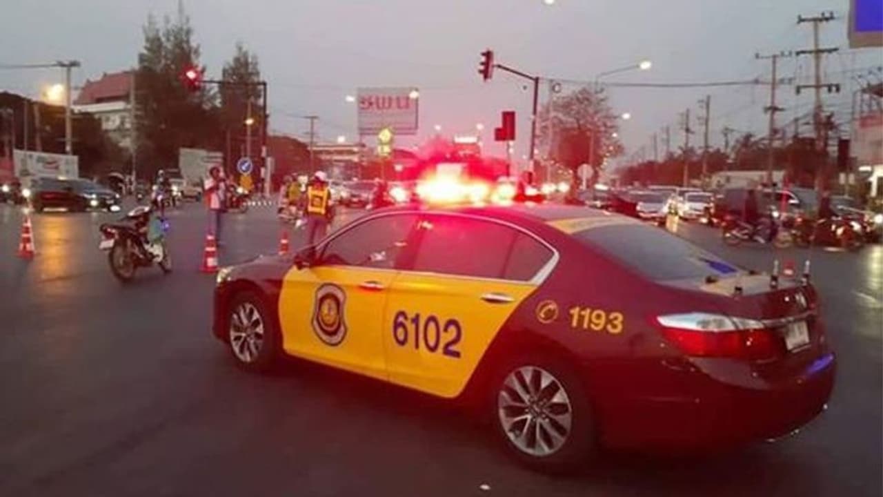 దారుణం: షాపింగ్‌మాల్‌లో కాల్పులు జరిపిన సైనికుడు, 20 మంది మృతి