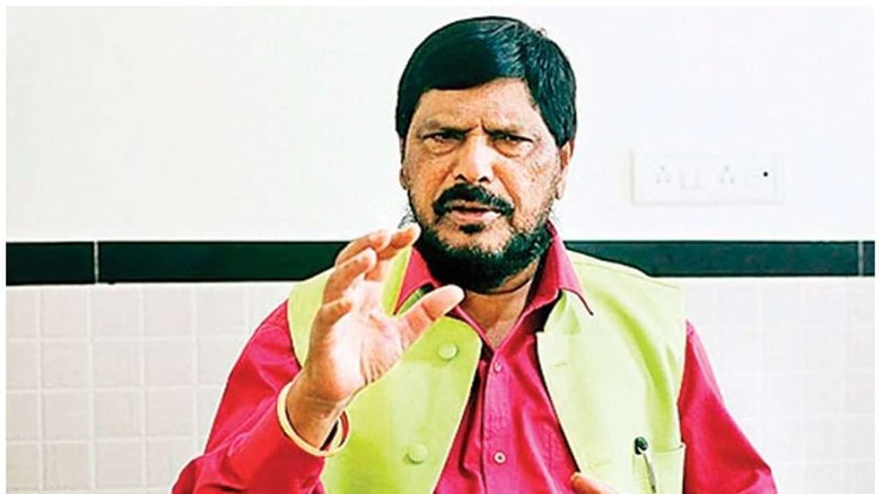 രാഹുല് ഗാന്ധിക്ക് നേരെ ചീമുട്ട എറിയും: കേന്ദ്രമന്ത്രി രാഹുല് ഗാന്ധിക്ക് നേരെ ചീമുട്ട എറിയും: കേന്ദ്രമന്ത്രി