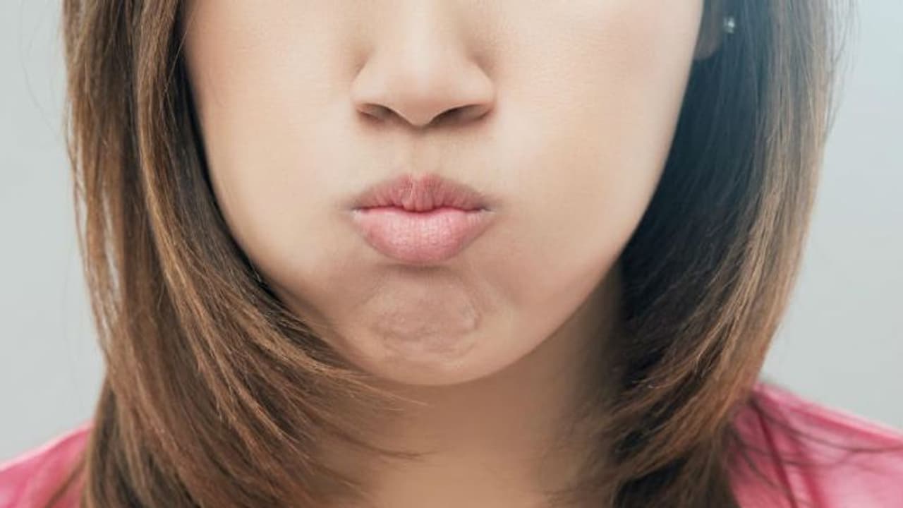 മൗത്ത്‍വാഷിന് പകരം വായില്‍ കൊള്ളാം വെളിച്ചെണ്ണ; ഗുണം പലതാണ്...