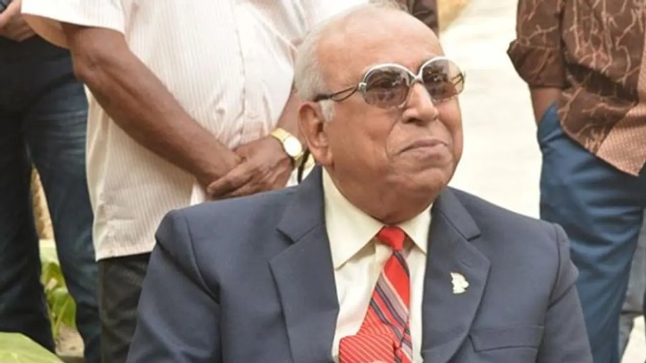 ফের গুরুতর অসুস্থ, হাসপাতালে ভর্তি কিংবদন্তি ফুটবলার পি কে বন্দ্যোপাধ্যায় ফের গুরুতর অসুস্থ, হাসপাতালে ভর্তি কিংবদন্তি ফুটবলার পি কে বন্দ্যোপাধ্যায়