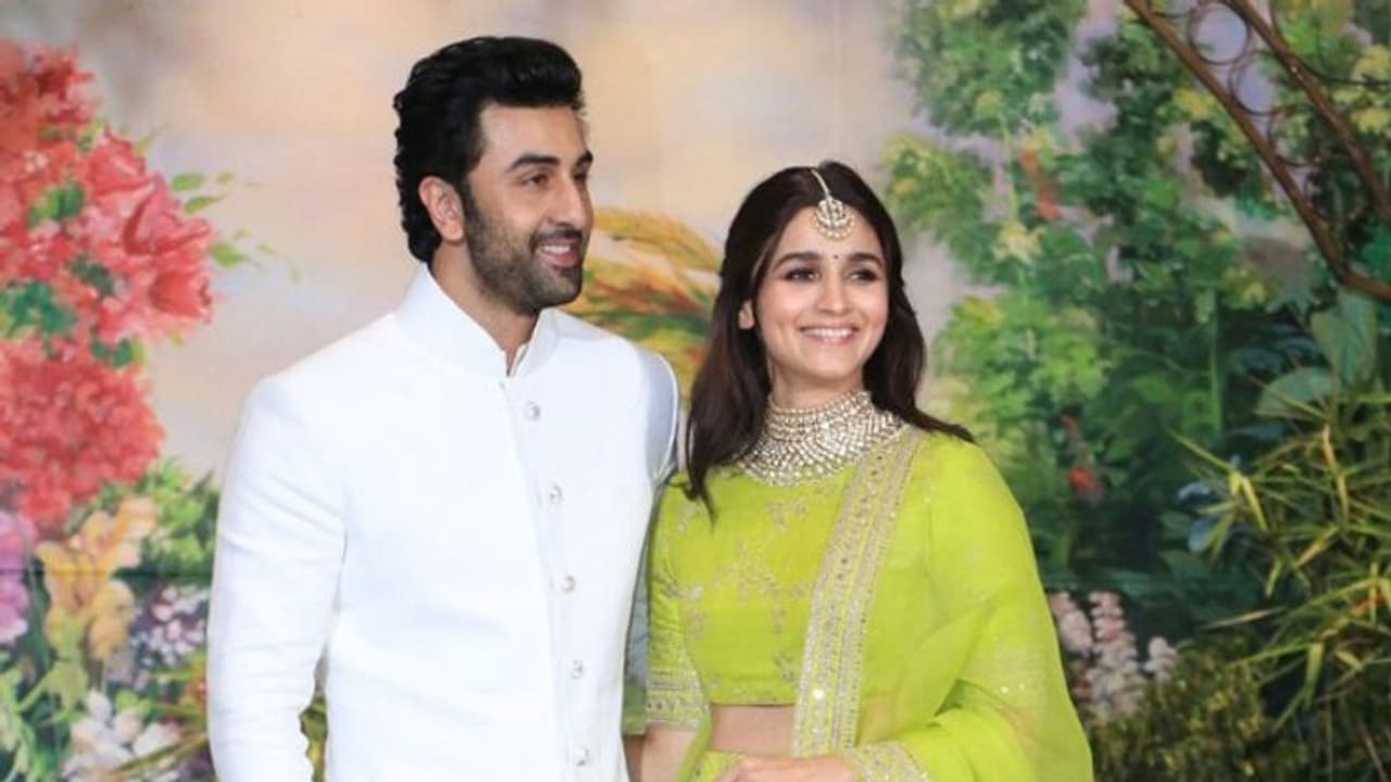 ആലിയ രൺബീർ വിവാഹം ഡിസംബറിൽ; വിവാഹവസ്ത്രം എന്തായിരിക്കും? ആലിയ രൺബീർ വിവാഹം ഡിസംബറിൽ; വിവാഹവസ്ത്രം എന്തായിരിക്കും?