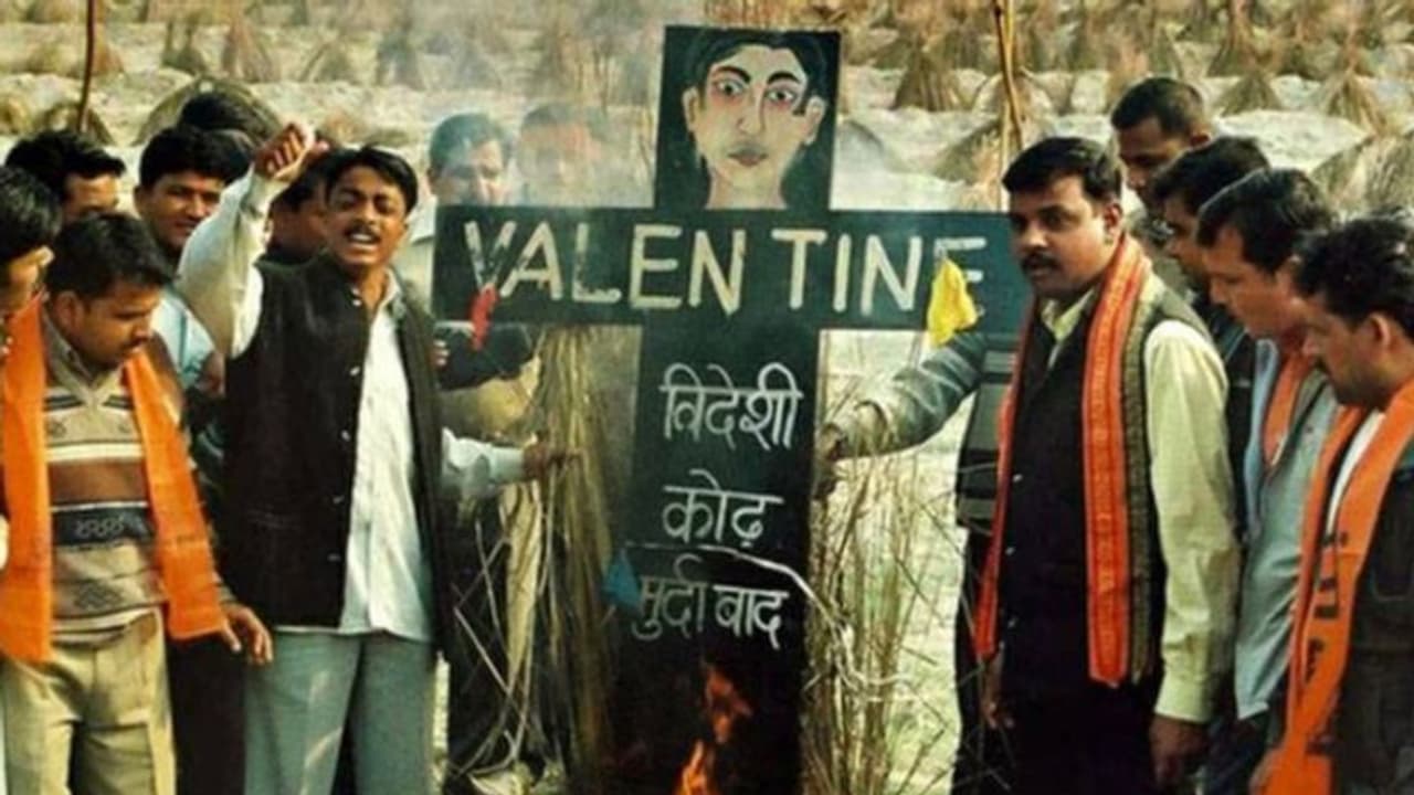 ‘ഫെബ്രുവരി 14 പുൽവാമ ദിനം, കമിതാക്കളുടെ തോന്ന്യാസങ്ങൾ അനുവദിക്കില്ല': ഭീഷണിയുമായി ബജ്റംഗ്ദൾ