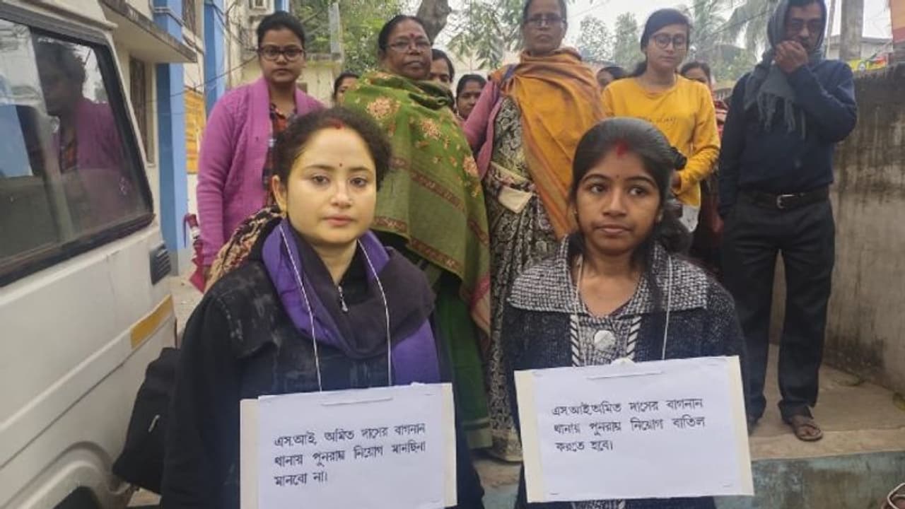 এসআই র প্রত্যাবর্তনে প্রতিবাদ, খুনের ঘটনাকে আত্মহত্যার রূপ দিতেই বিক্ষোভ মৃতার পরিবারের