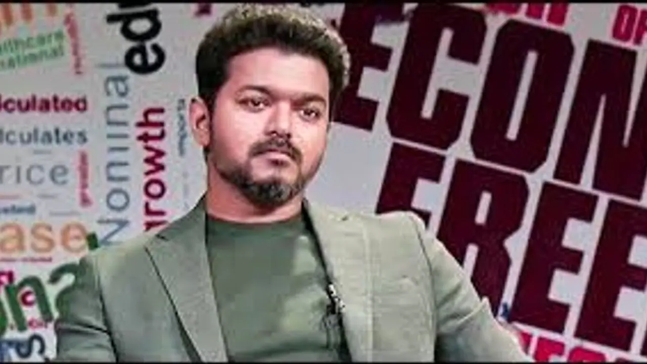 తమిళ్ హీరో విజయ్ పొలిటికల్ ఎంట్రీ.... ఈ పార్టీ పగ్గాలను చేపట్టనున్నారు?