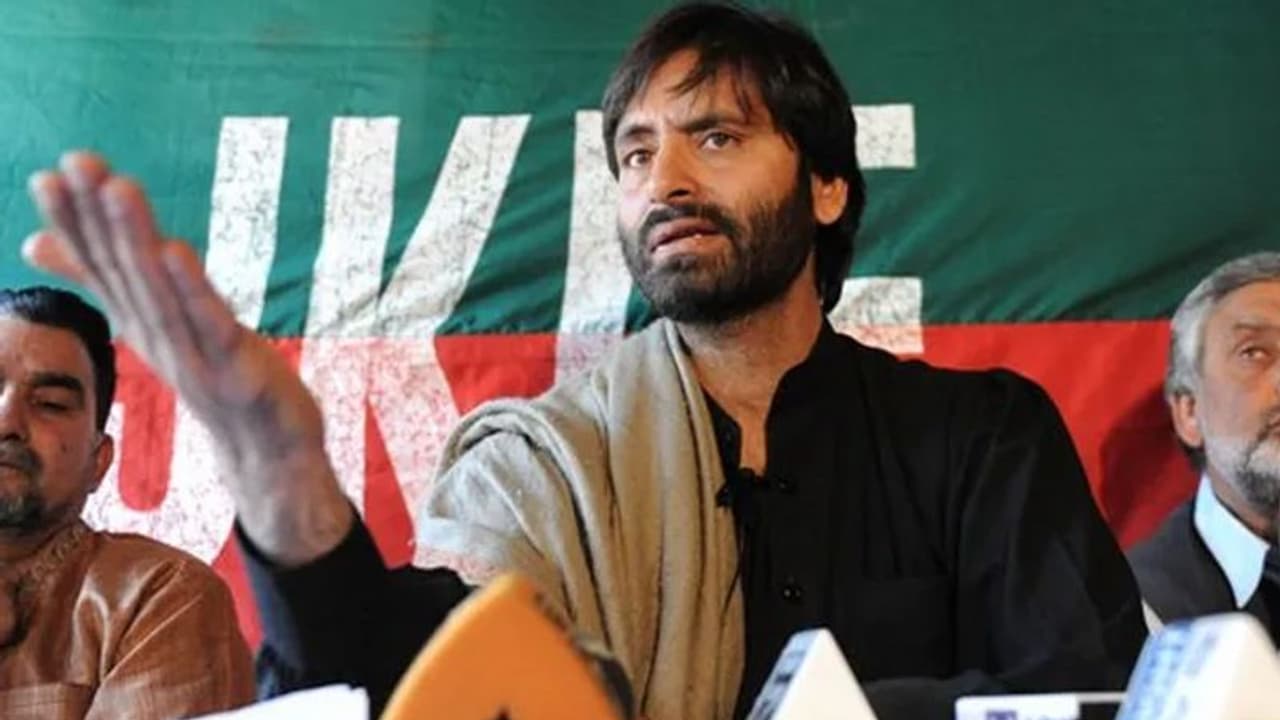 कौन है यासीन मलिक, जिसने तत्कालीन गृहमंत्री की बेटी को सरेआम अगवा कर 5 आतंकियों को कराया था रिहा कौन है यासीन मलिक, जिसने तत्कालीन गृहमंत्री की बेटी को सरेआम अगवा कर 5 आतंकियों को कराया था रिहा