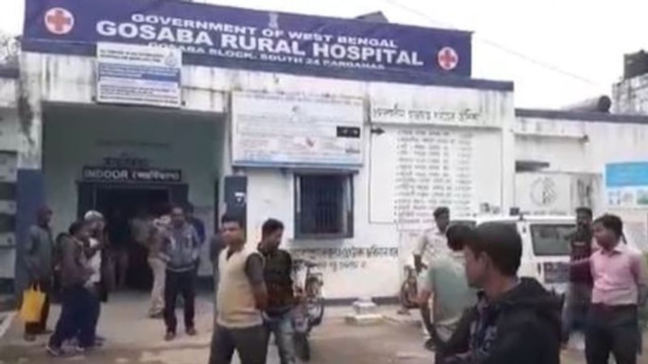 গোসাবায় তৃণমূল ও বিজেপি সংঘর্ষ, আহত ৪