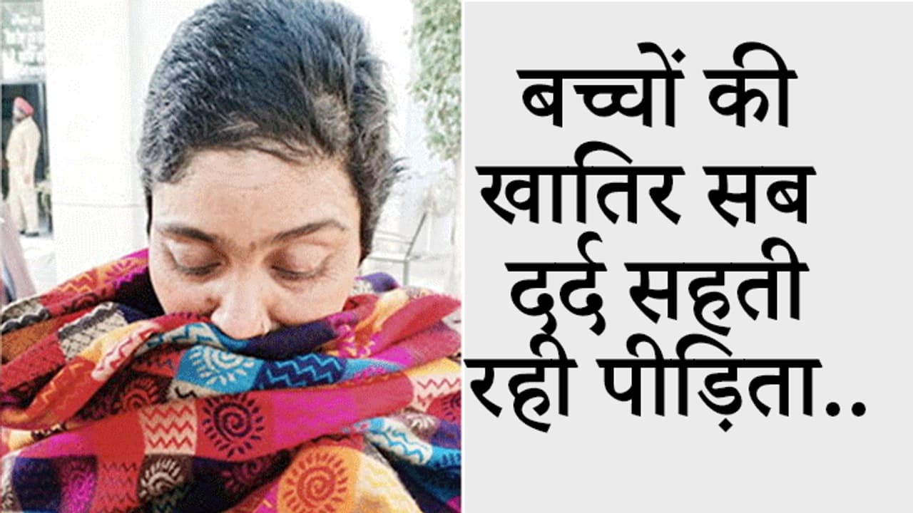 पुलिस कांस्टेबल की करतूतः पत्नी के बाल काटे...मुंह काला कर पूरे गांव में घुमाया, इस बात की दी सजा पुलिस कांस्टेबल की करतूतः पत्नी के बाल काटे...मुंह काला कर पूरे गांव में घुमाया, इस बात की दी सजा