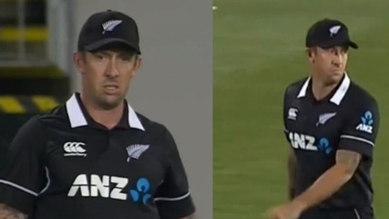 రిజర్వ్ బెంచ్ జబ్బుపడింది: సబ్స్టిట్యూట్గా కివీస్ కోచ్... షాకైన అభిమానులు రిజర్వ్ బెంచ్ జబ్బుపడింది: సబ్స్టిట్యూట్గా కివీస్ కోచ్... షాకైన అభిమానులు