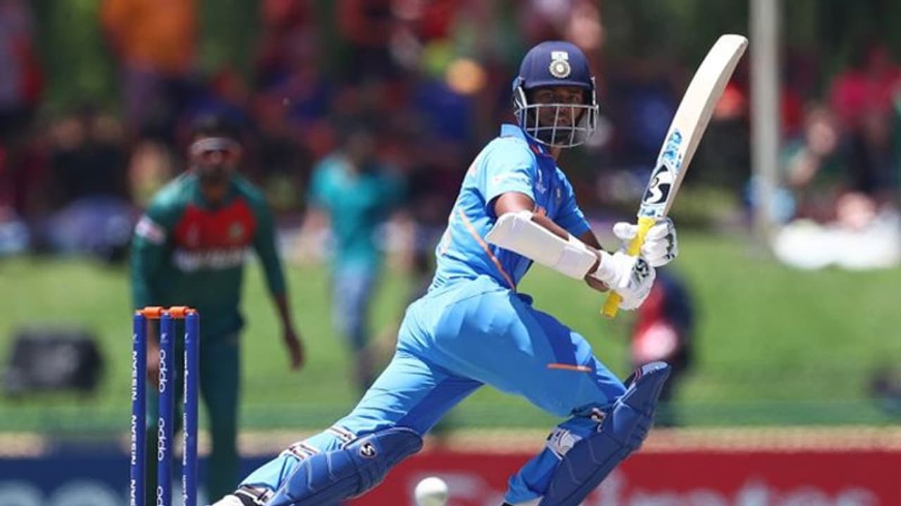 सुबह मां ने की पूजा शाम को बेटे ने खेली शानदार पारी, मां की दुआ के आगे फेल हो गई बांग्लादेश स्लेजिंग सुबह मां ने की पूजा शाम को बेटे ने खेली शानदार पारी, मां की दुआ के आगे फेल हो गई बांग्लादेश स्लेजिंग