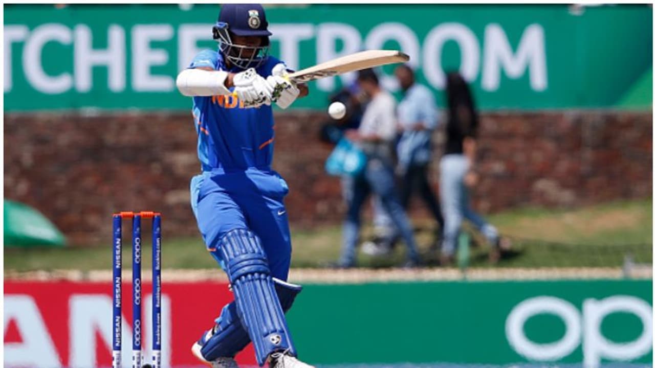 പിടിച്ച് നിന്നത് ജയ്സ്വാള് മാത്രം; കൗമാര ലോകകപ്പ് ഫൈനലില് ഇന്ത്യ 177ന് പുറത്ത് പിടിച്ച് നിന്നത് ജയ്സ്വാള് മാത്രം; കൗമാര ലോകകപ്പ് ഫൈനലില് ഇന്ത്യ 177ന് പുറത്ത്