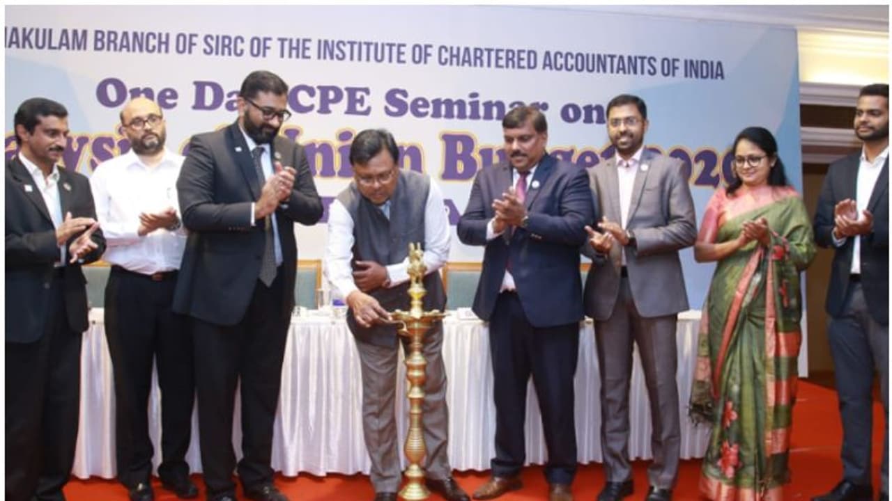 കേന്ദ്ര ബജറ്റ് സംരംഭകര്ക്ക് പ്രതീക്ഷ നല്കുന്നതെന്ന് ഇന്കം ടാക്സ് പ്രിന്സിപ്പല് ചീഫ് കമ്മീഷണര് കേന്ദ്ര ബജറ്റ് സംരംഭകര്ക്ക് പ്രതീക്ഷ നല്കുന്നതെന്ന് ഇന്കം ടാക്സ് പ്രിന്സിപ്പല് ചീഫ് കമ്മീഷണര്