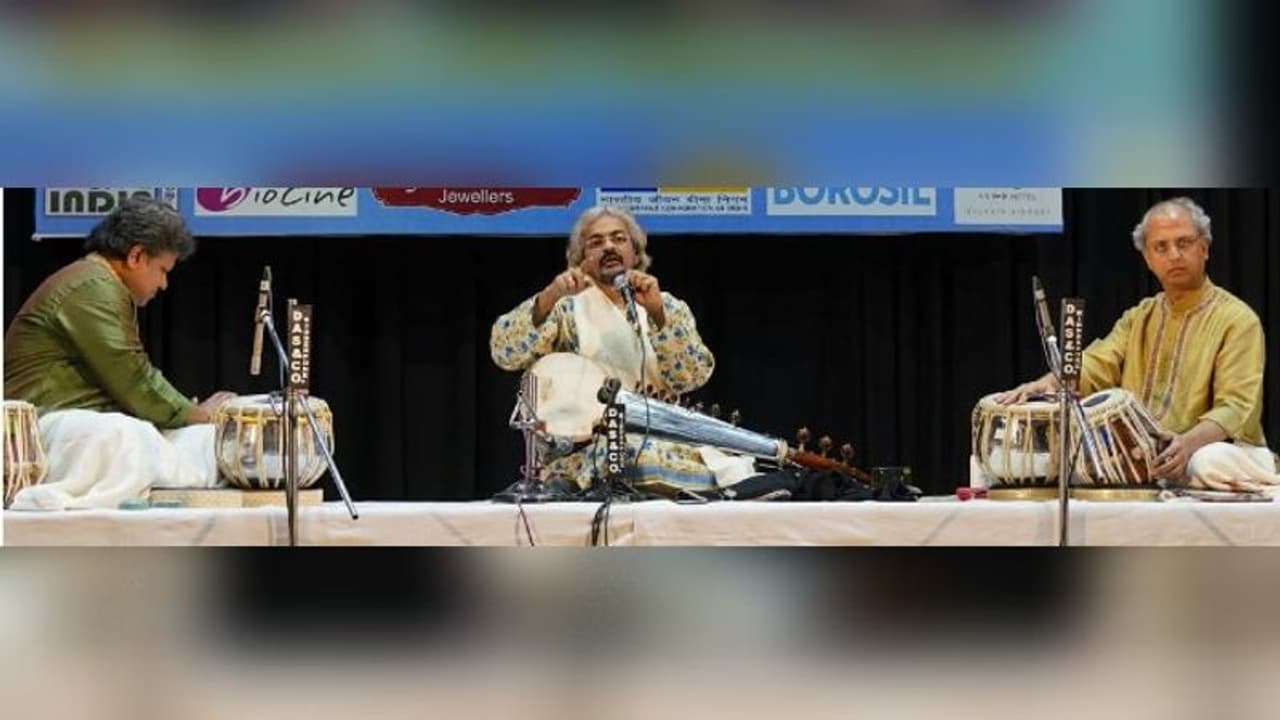 সরোদে তবলায় ভাসল শহর, শান্তির বার্তা দিল 'ড্রিম ট্রায়ো' সরোদে তবলায় ভাসল শহর, শান্তির বার্তা দিল 'ড্রিম ট্রায়ো'