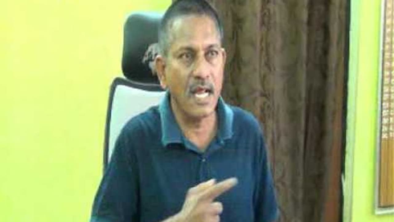 హుస్నాబాద్ తుపాకుల మాయం: నేను ట్రాన్స్ఫర్ అయ్యాకే, మాజీ సీఐ వ్యాఖ్యలు హుస్నాబాద్ తుపాకుల మాయం: నేను ట్రాన్స్ఫర్ అయ్యాకే, మాజీ సీఐ వ్యాఖ్యలు