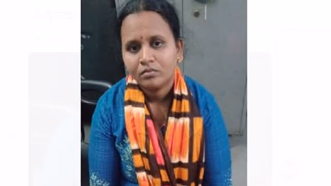 ಬೆಂಗಳೂರು: ಅಕ್ರಮ ಸಂಬಂಧ ಇಟ್ಕೊಂಡಿದ್ದ ಗಂಡನ ಮೇಲೆ ಬಿಸಿ ಎಣ್ಣೆ ಎರಚಿದ ಪತ್ನಿ ಬೆಂಗಳೂರು: ಅಕ್ರಮ ಸಂಬಂಧ ಇಟ್ಕೊಂಡಿದ್ದ ಗಂಡನ ಮೇಲೆ ಬಿಸಿ ಎಣ್ಣೆ ಎರಚಿದ ಪತ್ನಿ