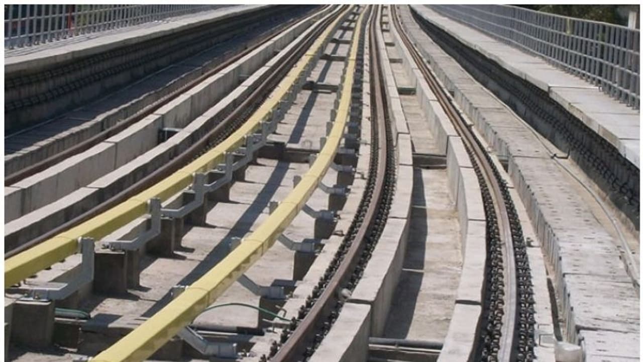 മക്കളെ കൊലപ്പെടുത്തിയശേഷം അച്ഛന്‍ മെട്രോ ട്രെയിനിന് മുന്നില്‍ ചാടി ആത്മഹത്യ ചെയ്തു