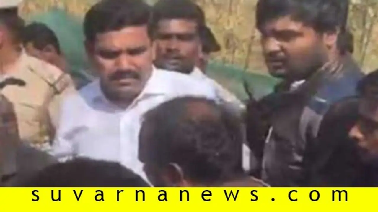 ಅಪ​ಘಾತ ಗಾಯಾ​ಳು ಆಸ್ಪತ್ರೆಗೆ ಸಾಗಿಸಲು ವಿಜ​ಯೇಂದ್ರ ನೆರವು!