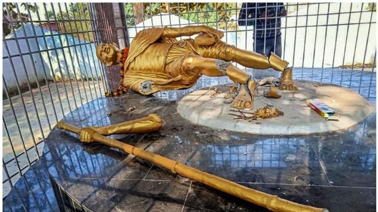 ഗാന്ധിപ്രതിമ തകർത്ത നിലയിൽ; സംഭവം ഝാർഖണ്ഡിൽ ഗാന്ധിപ്രതിമ തകർത്ത നിലയിൽ; സംഭവം ഝാർഖണ്ഡിൽ