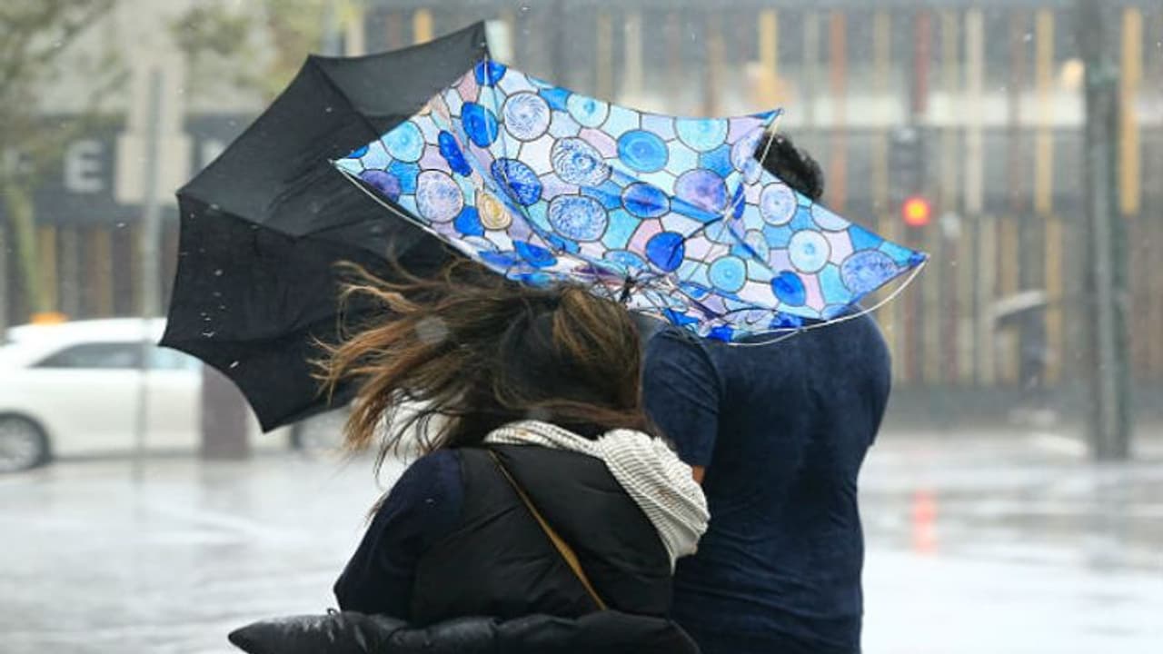 প্রাকৃতিক বিপর্যয়ের ত্রিফলা আক্রমণ, খরা ও দাবানলের পর এবার ভাসছে অস্ট্রেলিয়া প্রাকৃতিক বিপর্যয়ের ত্রিফলা আক্রমণ, খরা ও দাবানলের পর এবার ভাসছে অস্ট্রেলিয়া