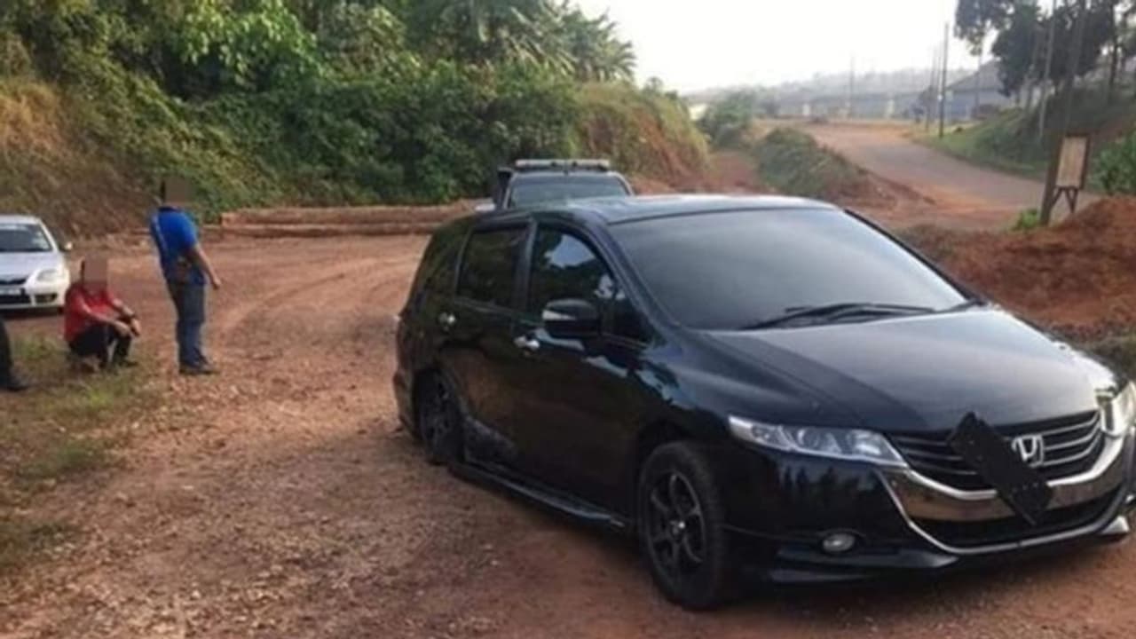 सुनसान सड़क पर हिल रही थी काले शीशे वाली कार, डिक्की खोलते ही लोगों के मुंह से निकला, हे भगवान... सुनसान सड़क पर हिल रही थी काले शीशे वाली कार, डिक्की खोलते ही लोगों के मुंह से निकला, हे भगवान...