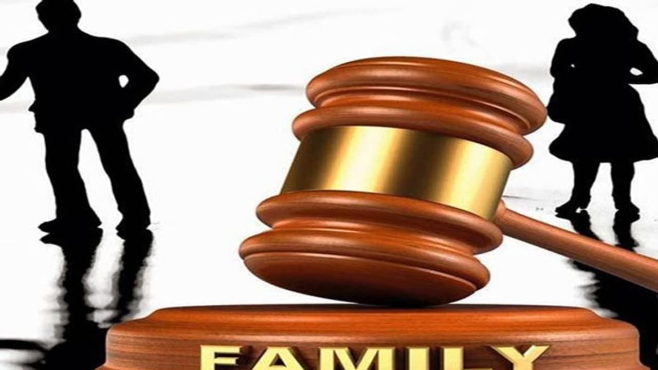 बेटे का DNA खुद से नहीं मिला तो पत्नी को तलाक के लिए दी अर्जी, पत्नी ने कहा झूठी है रिपोर्ट बेटे का DNA खुद से नहीं मिला तो पत्नी को तलाक के लिए दी अर्जी, पत्नी ने कहा झूठी है रिपोर्ट