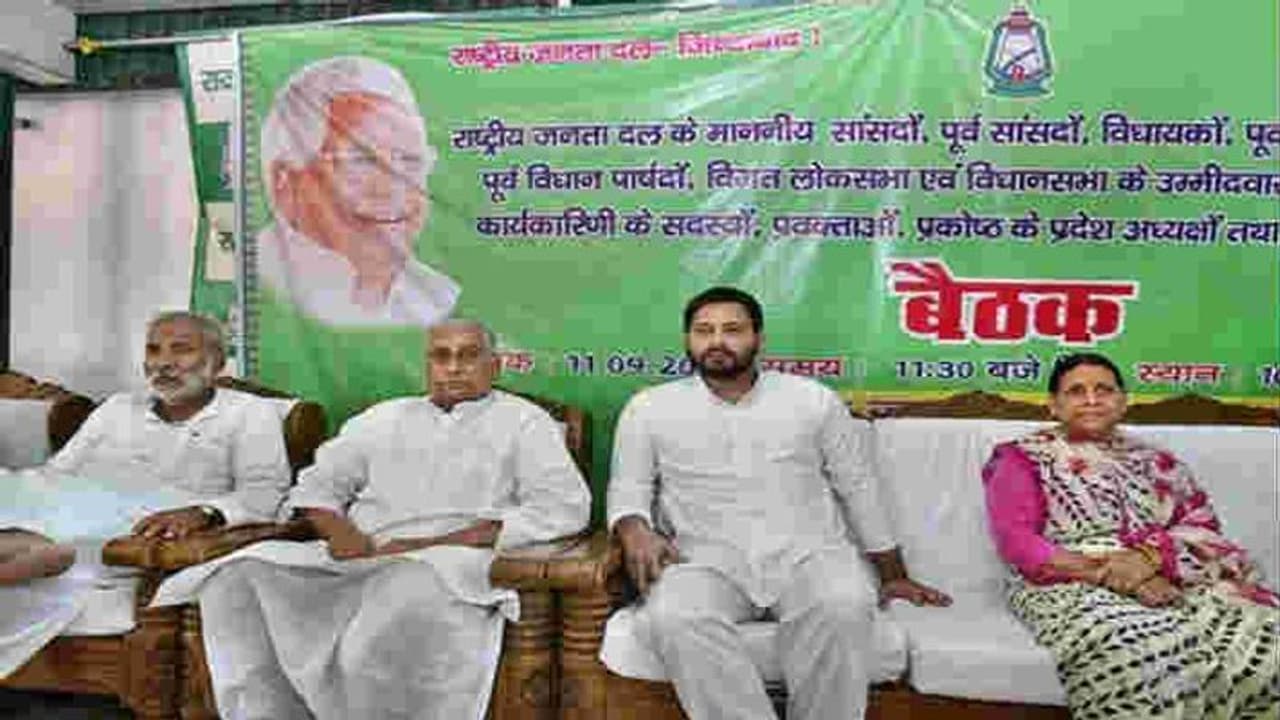 अब कन्हैया के बाद युवाओं के लिए नौकरी की मांग को लेकर बिहार में बेरोजगारी हटाओ यात्रा निकालेंगे तेजस्वी अब कन्हैया के बाद युवाओं के लिए नौकरी की मांग को लेकर बिहार में बेरोजगारी हटाओ यात्रा निकालेंगे तेजस्वी