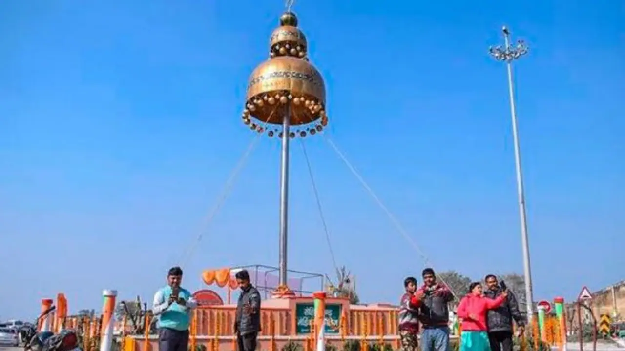 পাঁচ দশক পর হারিয়ে যাওয়া ঝুমকা ফিরে পেল বরেলি পাঁচ দশক পর হারিয়ে যাওয়া ঝুমকা ফিরে পেল বরেলি