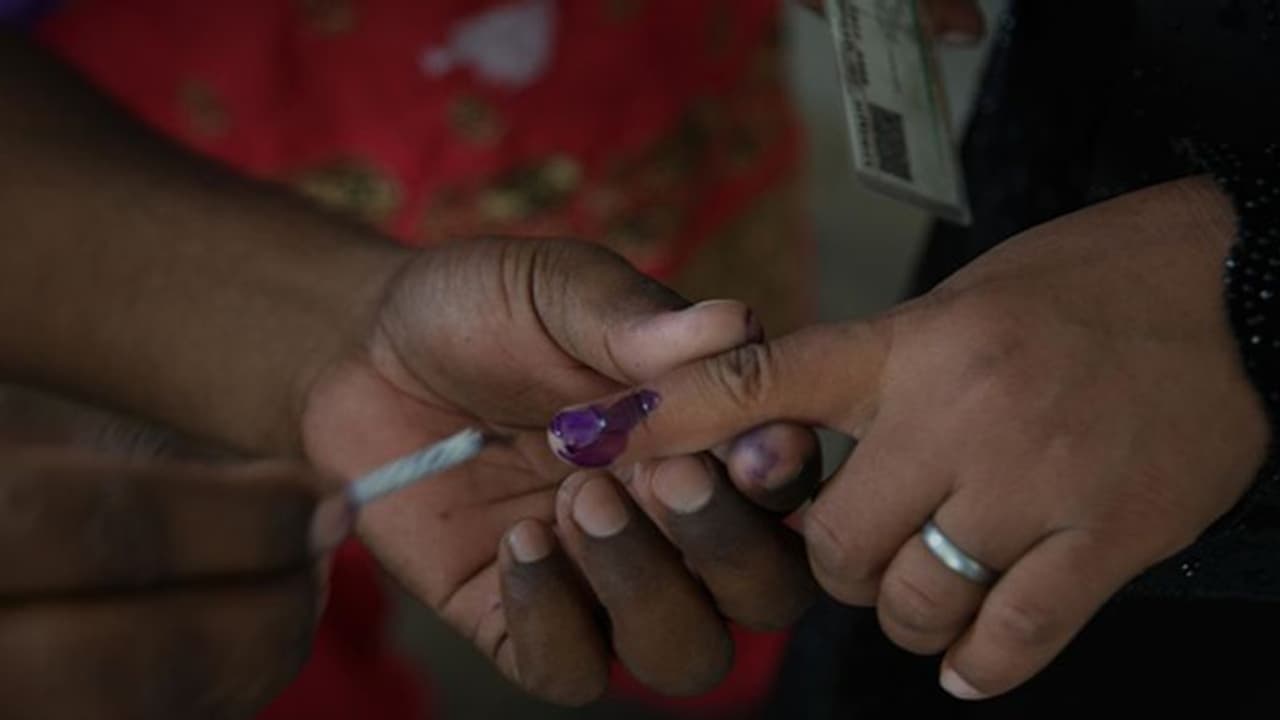 കേള്‍ക്കാനാവില്ല, സംസാരിക്കാനുമാവില്ല, പക്ഷേ, തെരഞ്ഞെടുപ്പില്‍ മത്സരിക്കാന്‍ ഈ ചെറുപ്പക്കാരന്‍