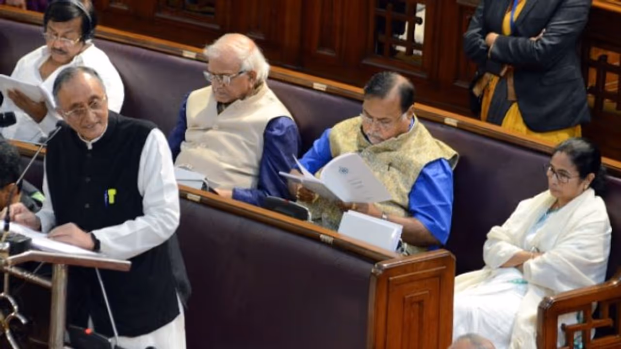 রাজ্য়ে ৭৫ ইউনিট পর্যন্ত বিনামূল্যে বিদ্যুৎ, বাজেটে 'হাসির আলো' প্রকল্প ঘোষণা অর্থমন্ত্রীর রাজ্য়ে ৭৫ ইউনিট পর্যন্ত বিনামূল্যে বিদ্যুৎ, বাজেটে 'হাসির আলো' প্রকল্প ঘোষণা অর্থমন্ত্রীর