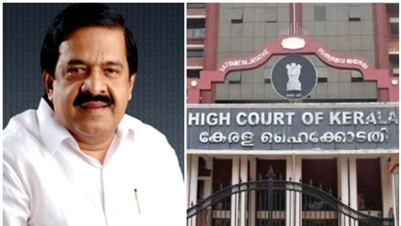 സമാധാനപരമായി ആർക്കും സമരം ചെയ്യാം; ചെന്നിത്തലയ്ക്ക് എതിരായ ഹര്ജി തള്ളി സമാധാനപരമായി ആർക്കും സമരം ചെയ്യാം; ചെന്നിത്തലയ്ക്ക് എതിരായ ഹര്ജി തള്ളി