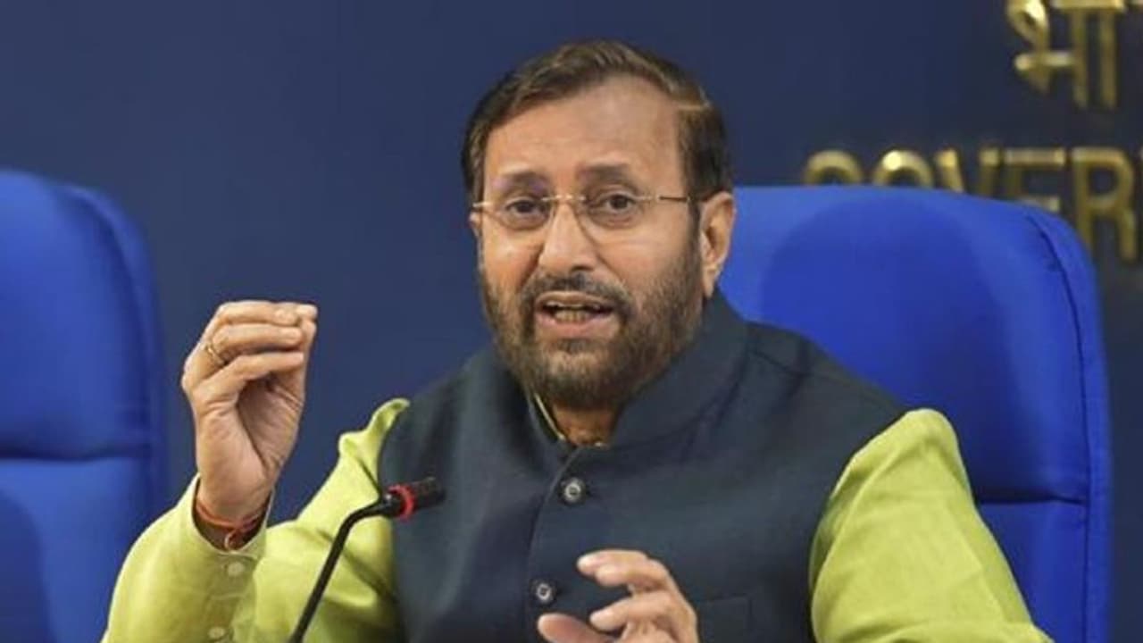 'PM मोदी ने भारतीय अर्थव्यवस्था को बना दिया लकवाग्रस्त', जापानी लेख पर भड़के प्रकाश जावड़ेकर 'PM मोदी ने भारतीय अर्थव्यवस्था को बना दिया लकवाग्रस्त', जापानी लेख पर भड़के प्रकाश जावड़ेकर