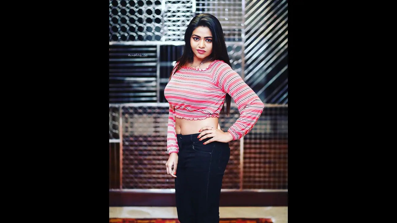 என்ன கன்றாவி போஸ் இது... ஊரடங்கிலும் அடங்காத ஷாலு ஷம்மு... கடுப்பான நெட்டிசன்கள்...! என்ன கன்றாவி போஸ் இது... ஊரடங்கிலும் அடங்காத ஷாலு ஷம்மு... கடுப்பான நெட்டிசன்கள்...!